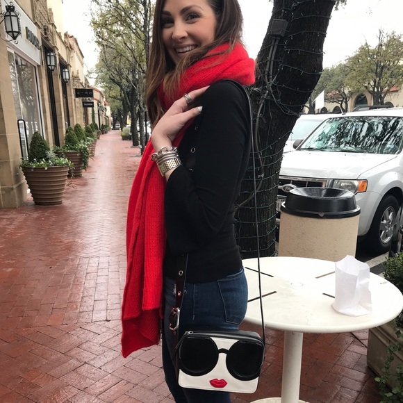 Meet your Posher, Olivia - Picture 3 of 8